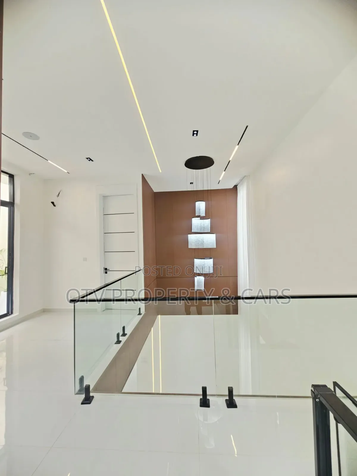 5bdrm Duplex in Chevron for sale