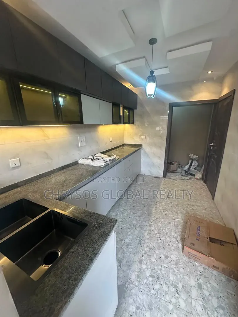 3bdrm Bungalow in Okebadan Estate for rent