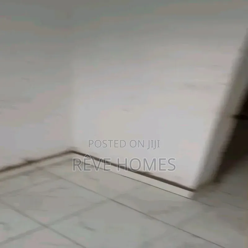 2bdrm Block of Flats in Mende for rent