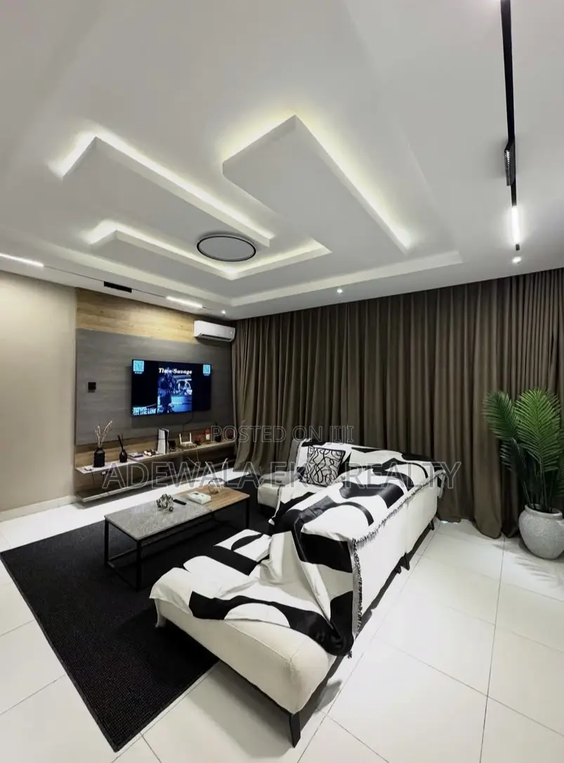 New 2-Bedroom Apartment Lekki Phase 1 – PS5 24/7 Power.