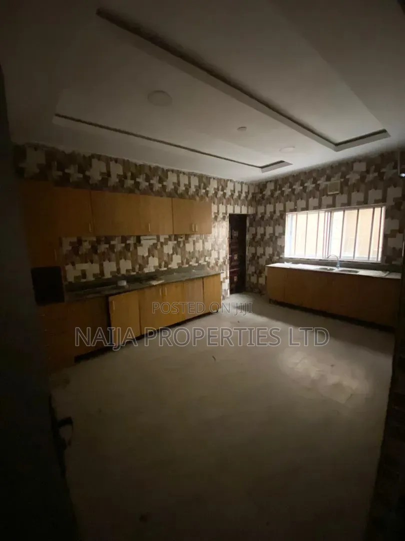 4 Bedroom Duplex at Lekki Phase 1 Right for Office Use