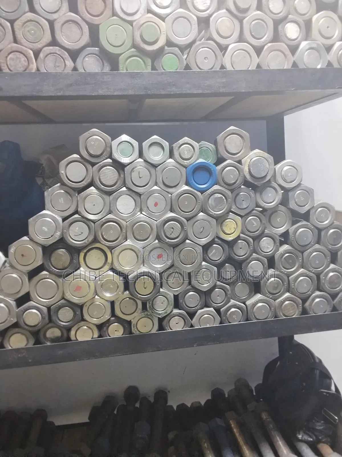 1.1/2x300 Stainless Stud Bolts and Nut