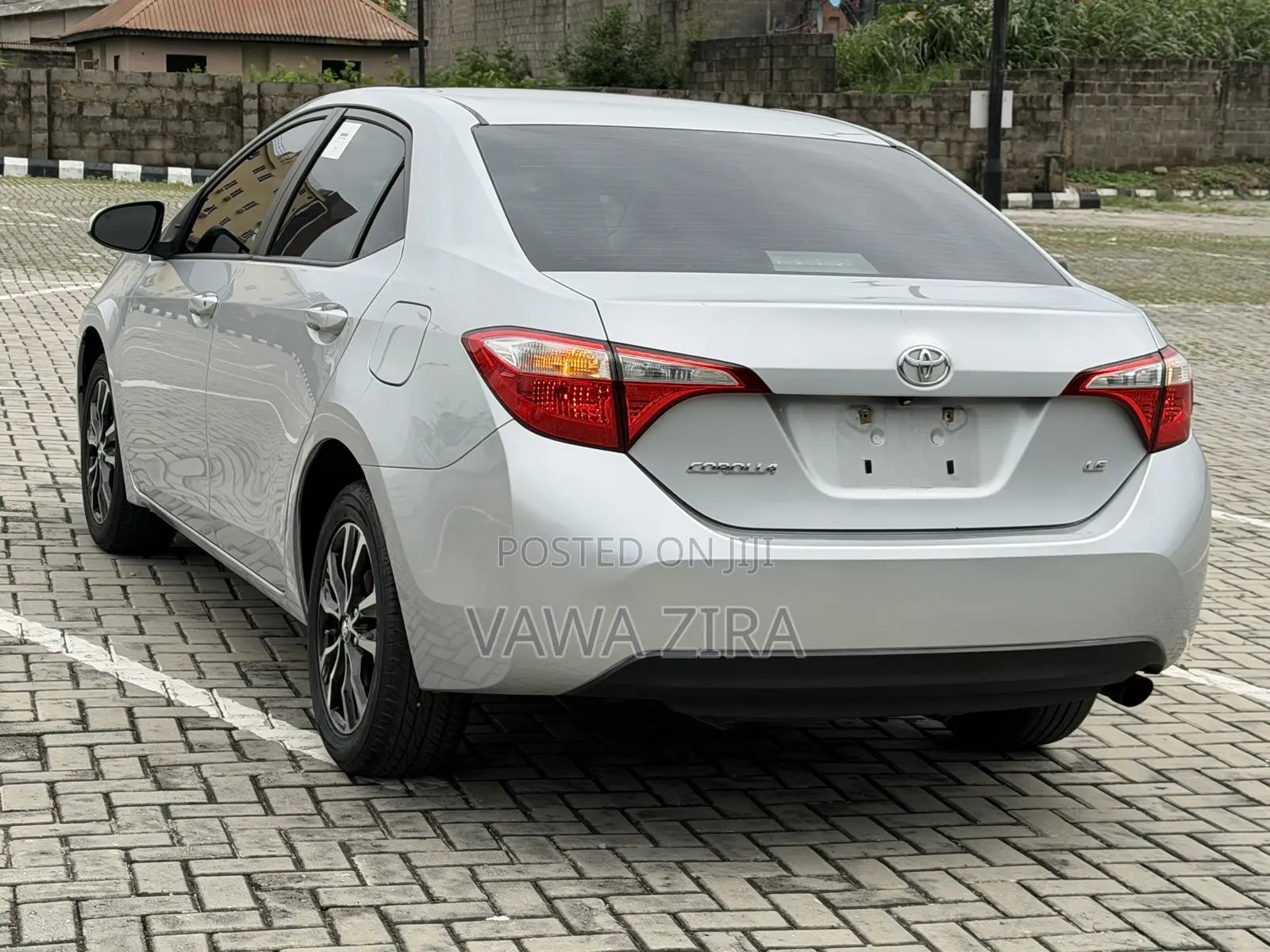 Toyota Corolla LE 4dr Sedan (1.8L 4cyl CVT) 2014 Silver