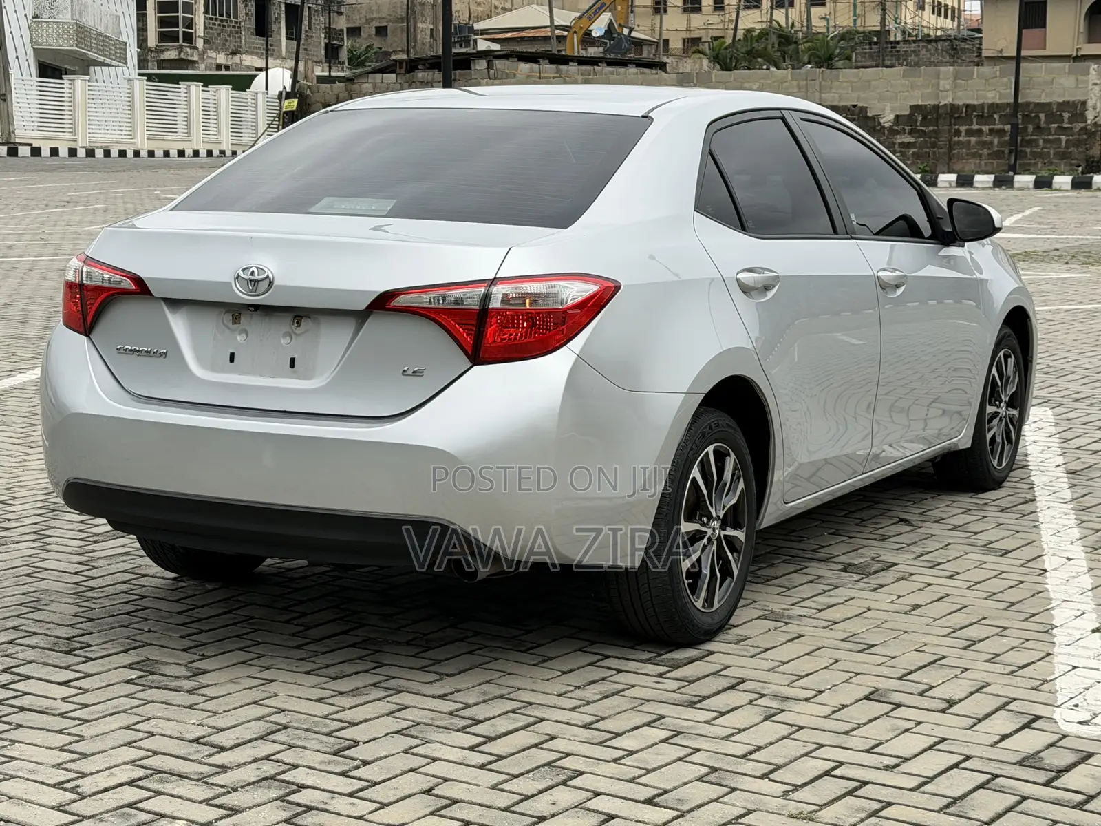 Toyota Corolla LE 4dr Sedan (1.8L 4cyl CVT) 2014 Silver