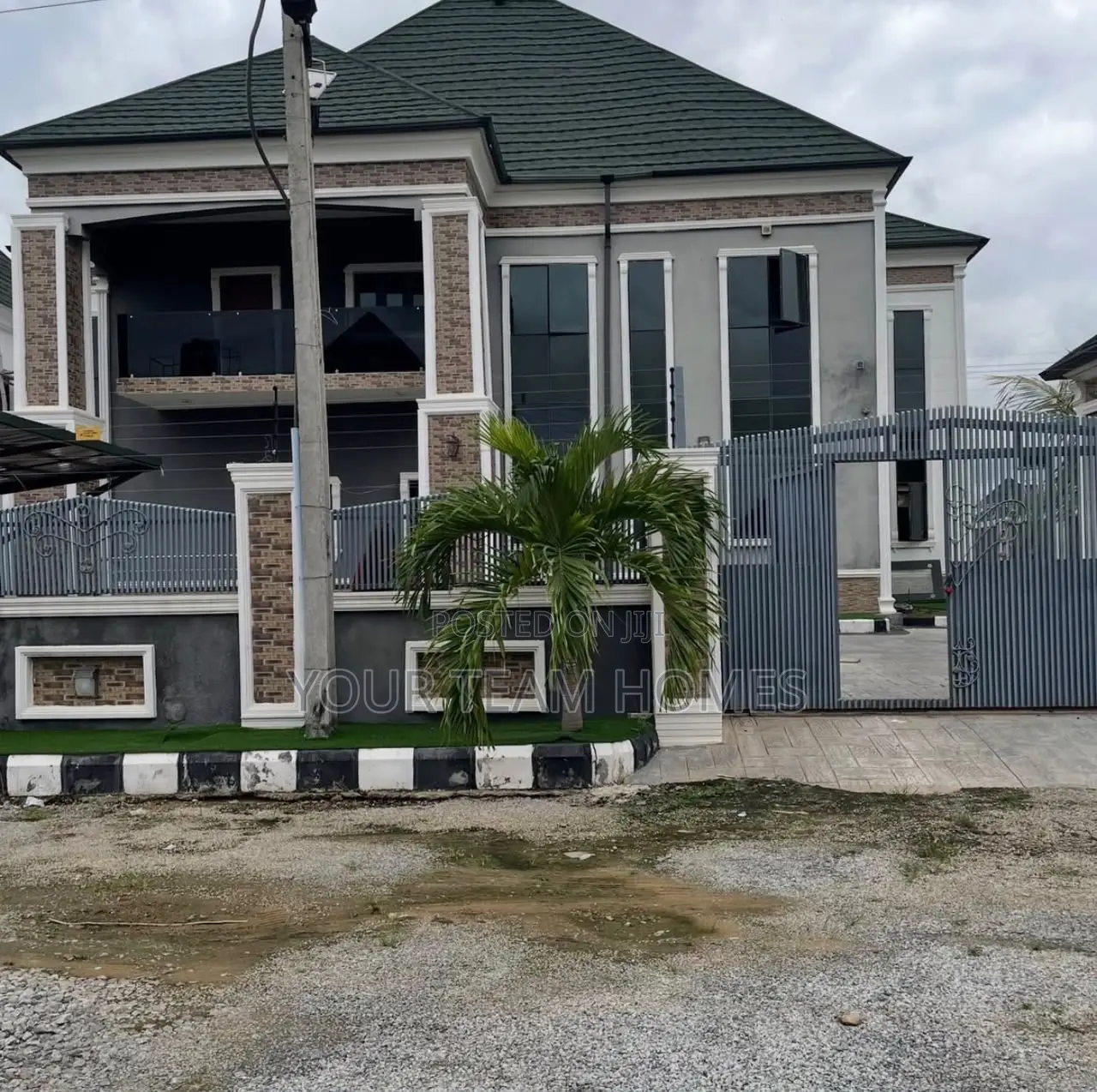 5bdrm Duplex in Lugbe for sale