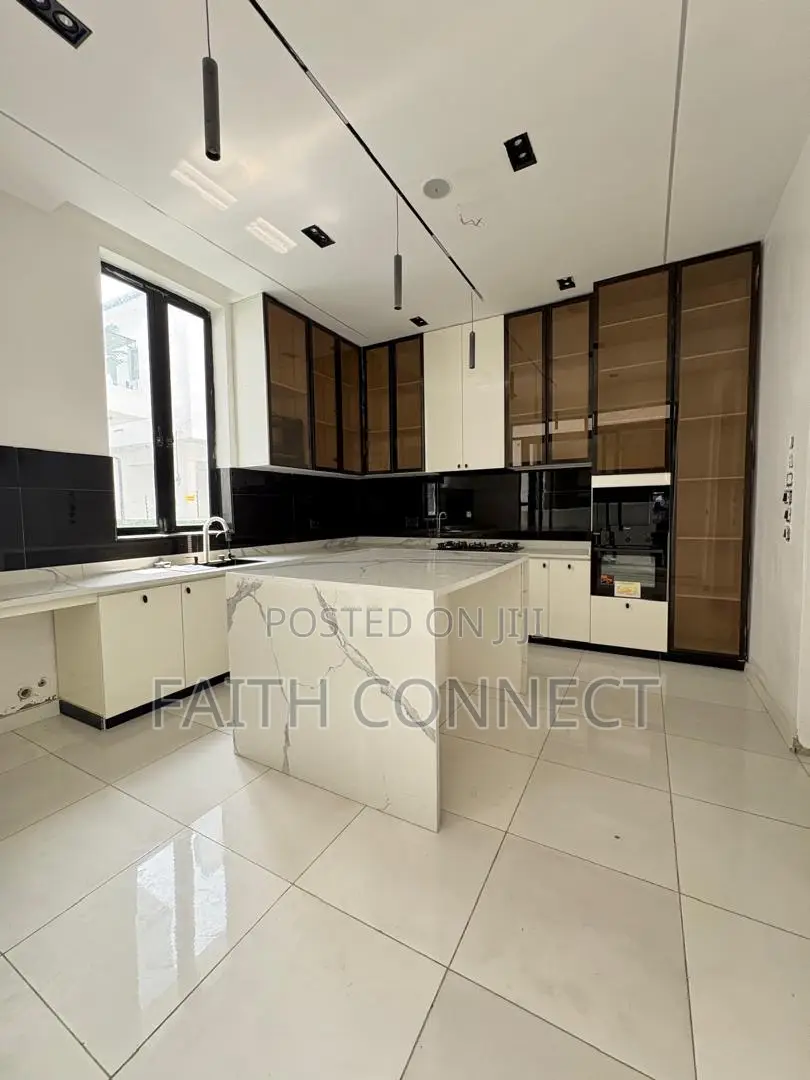 5bdrm Duplex in Ajah for sale
