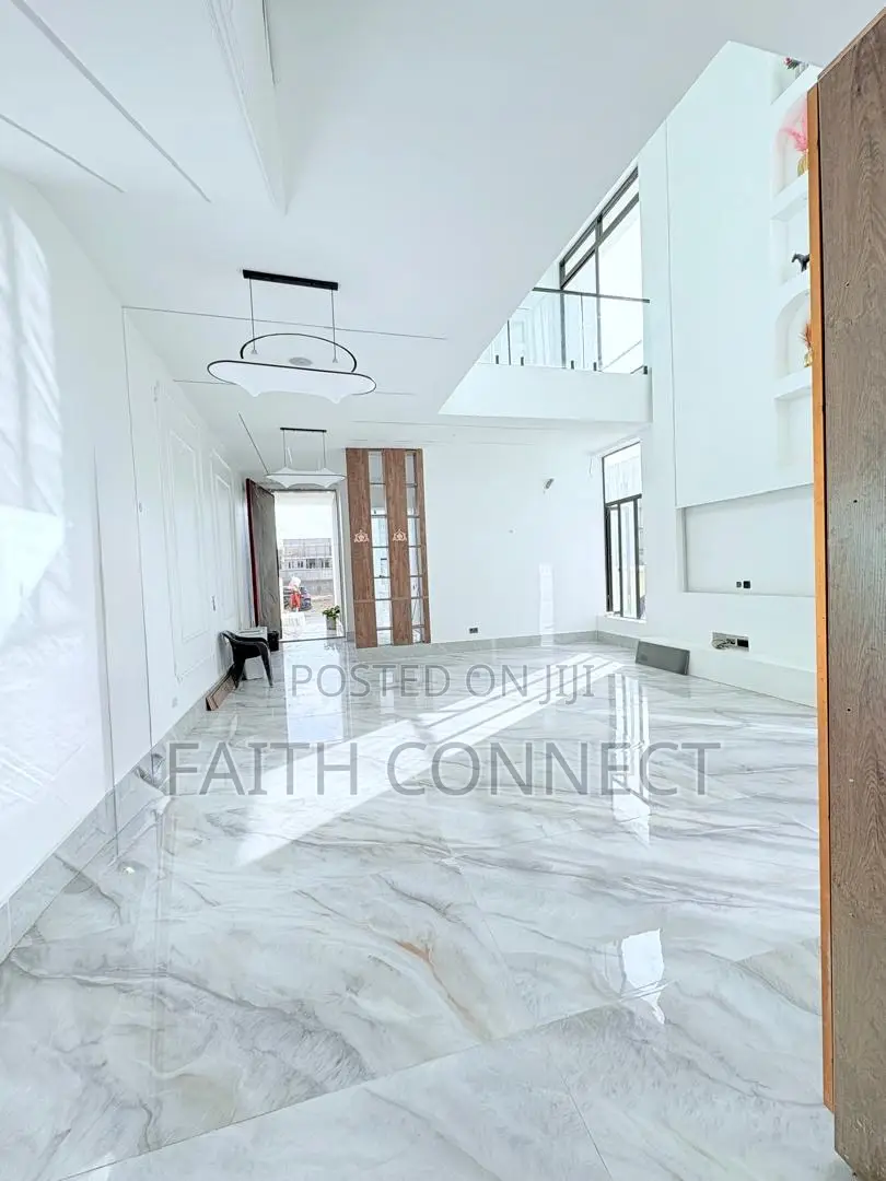5bdrm Duplex in Lekki Phase 1 for sale