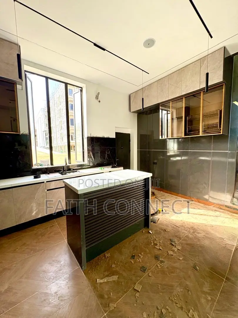 5bdrm Duplex in Lekki Phase 1 for sale