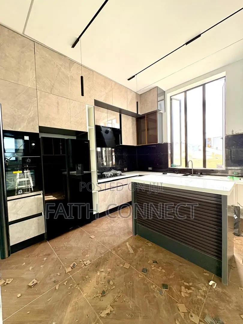5bdrm Duplex in Lekki Phase 1 for sale