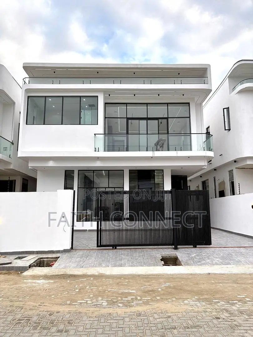 5bdrm Duplex in Chevron for sale