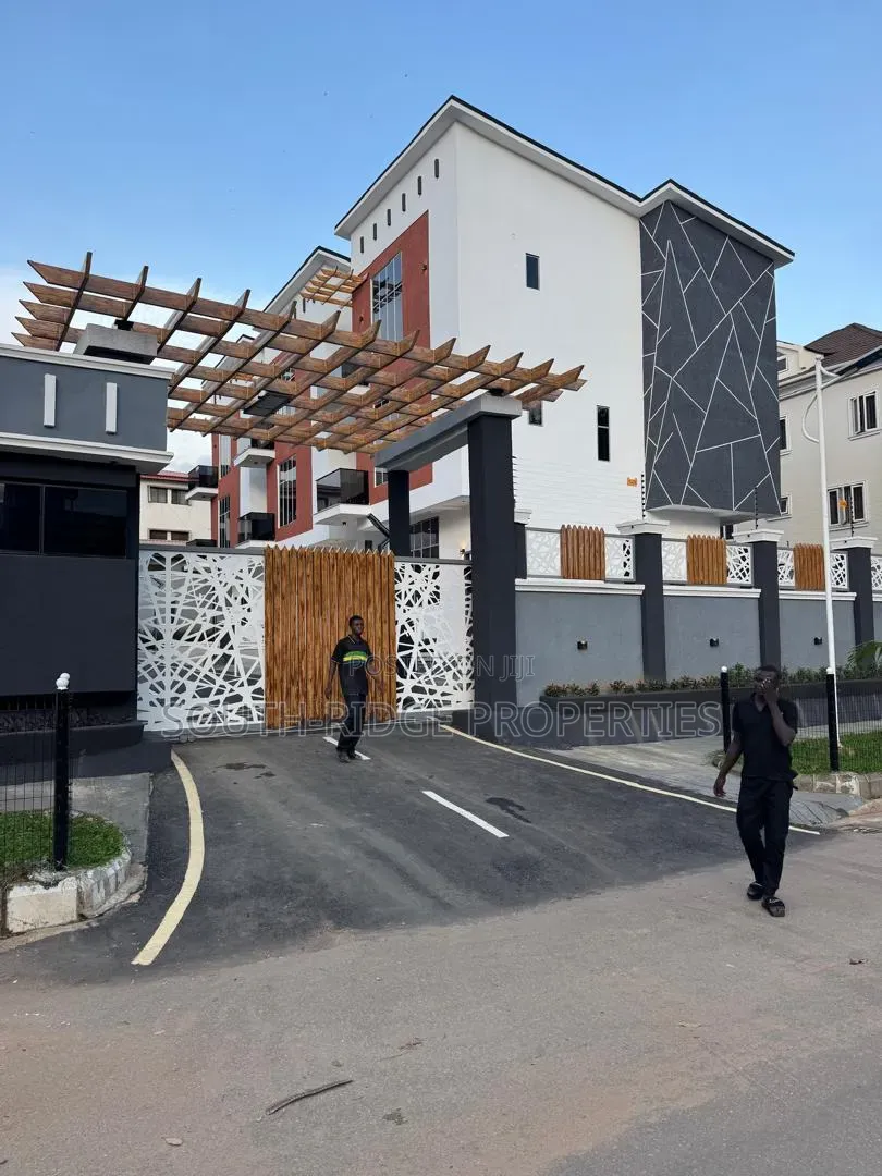 4bdrm Townhouse/Terrace in Utako for sale