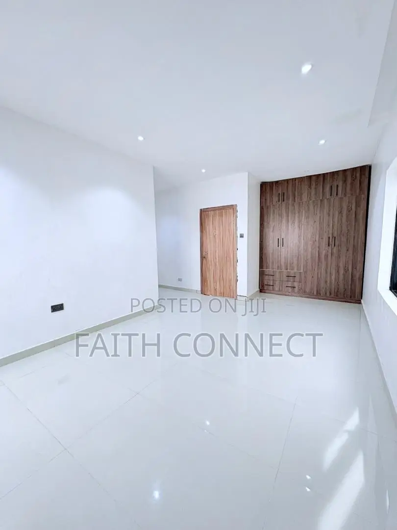 5bdrm Duplex in Lekki for sale
