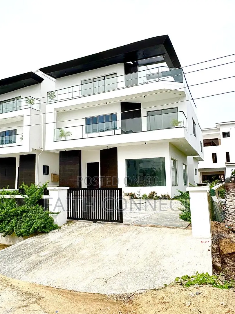 5bdrm Duplex in Lekki for sale