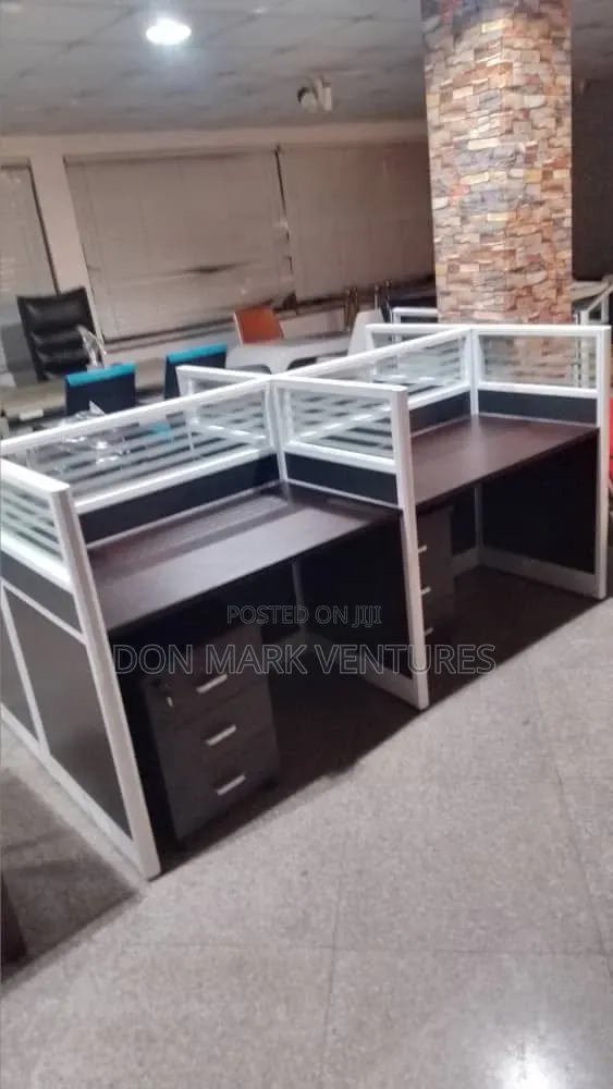 4 Seaters Work Station Office Table