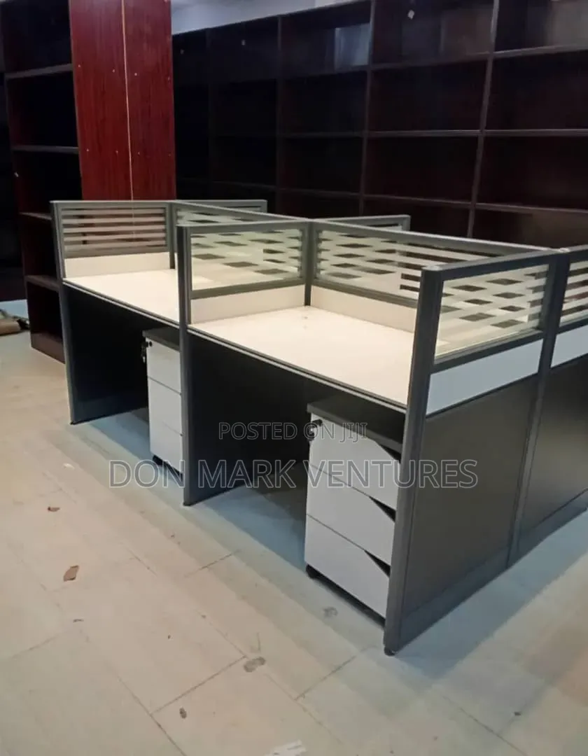 4 Seaters Work Station Office Table