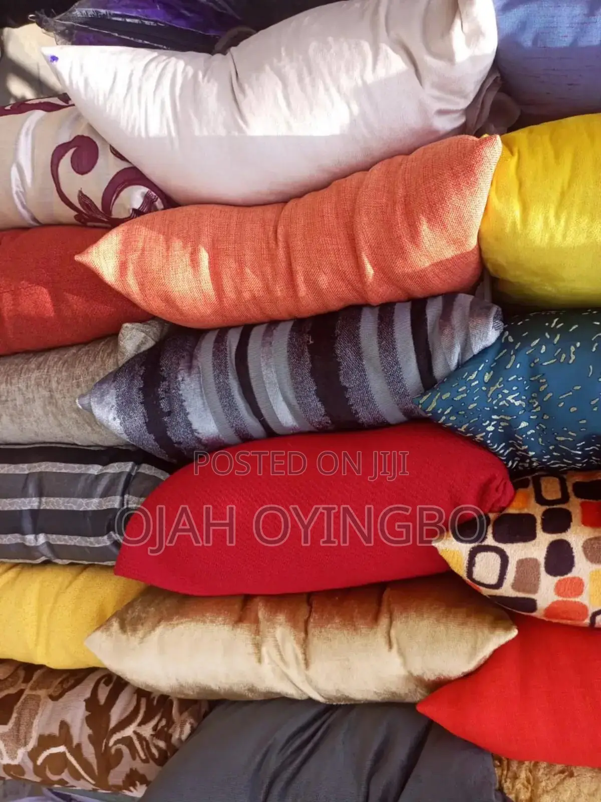 Premium Living Room Throw Pillows – Luxury Sofa Cushions