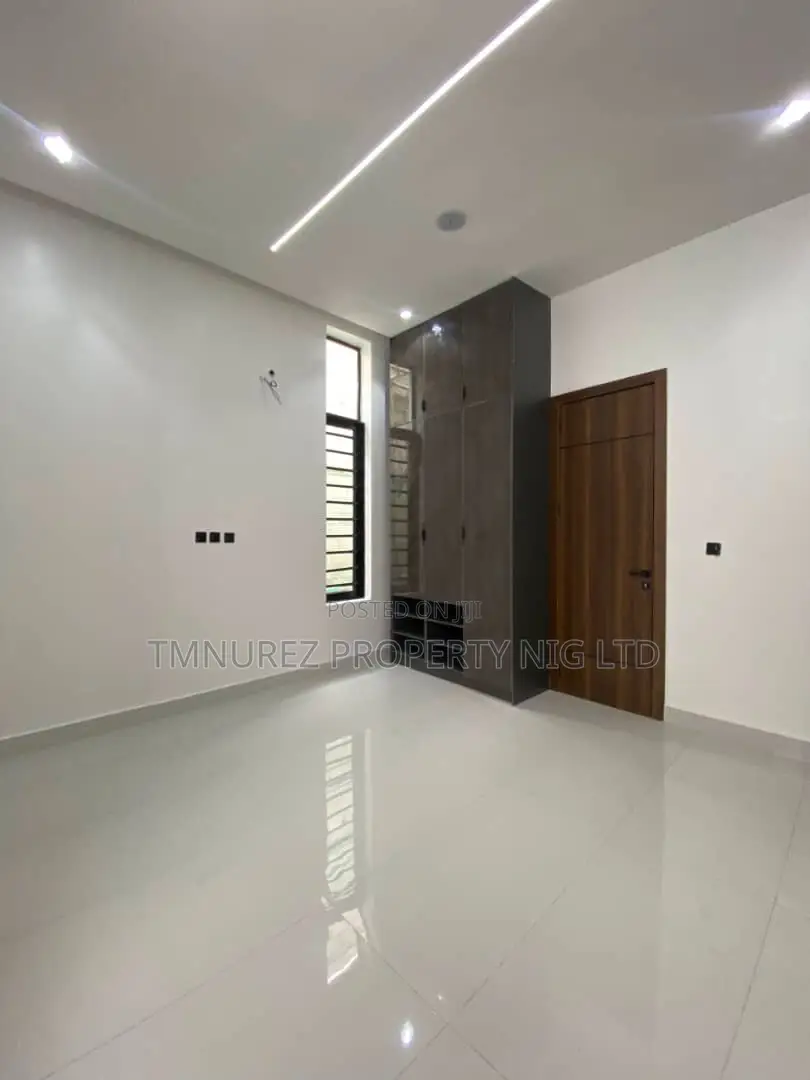 4bdrm Duplex in Chevron for sale