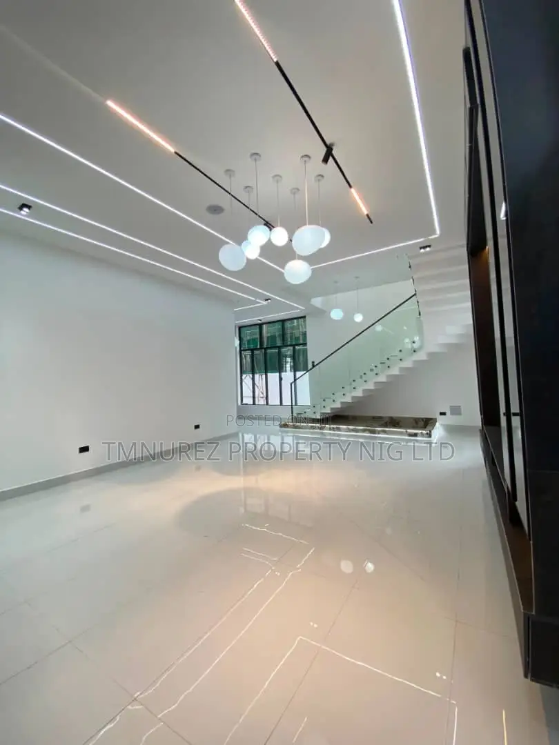 4bdrm Duplex in Chevron for sale