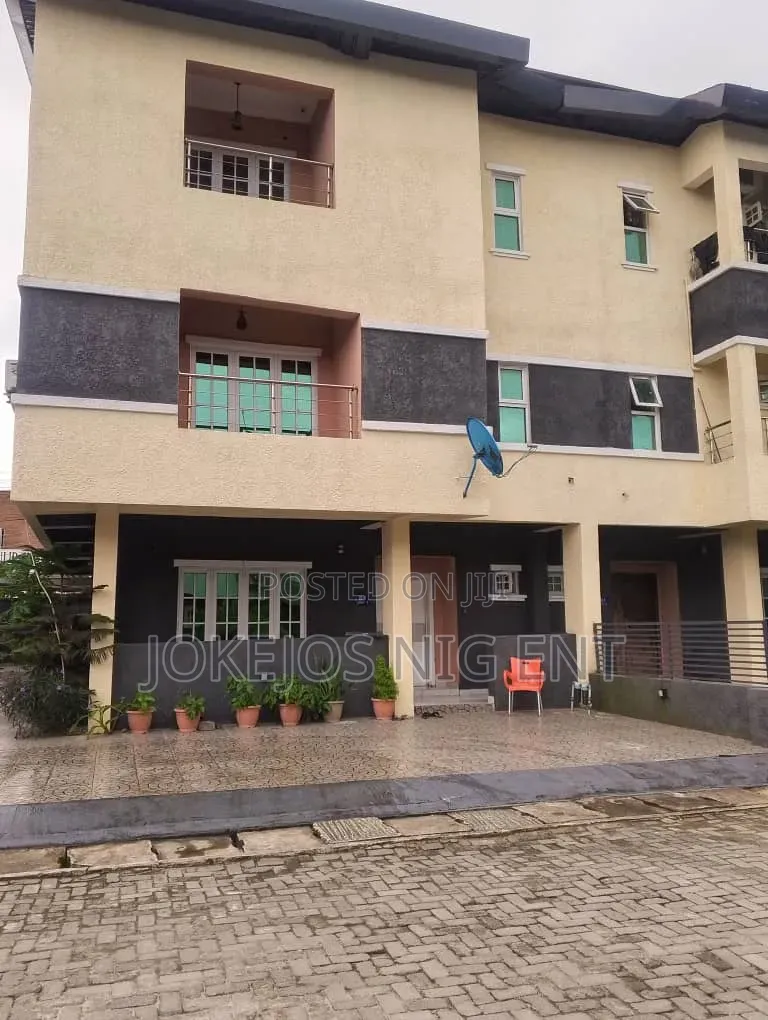 5bdrm Maisonette in Chevron Drive for sale