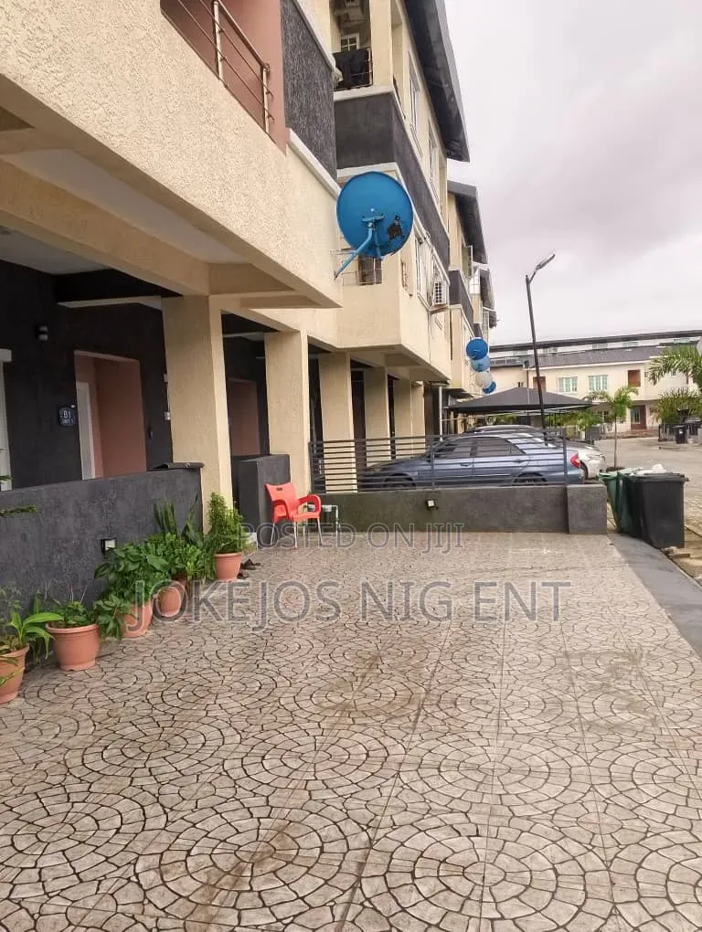 5bdrm Maisonette in Chevron Drive for sale