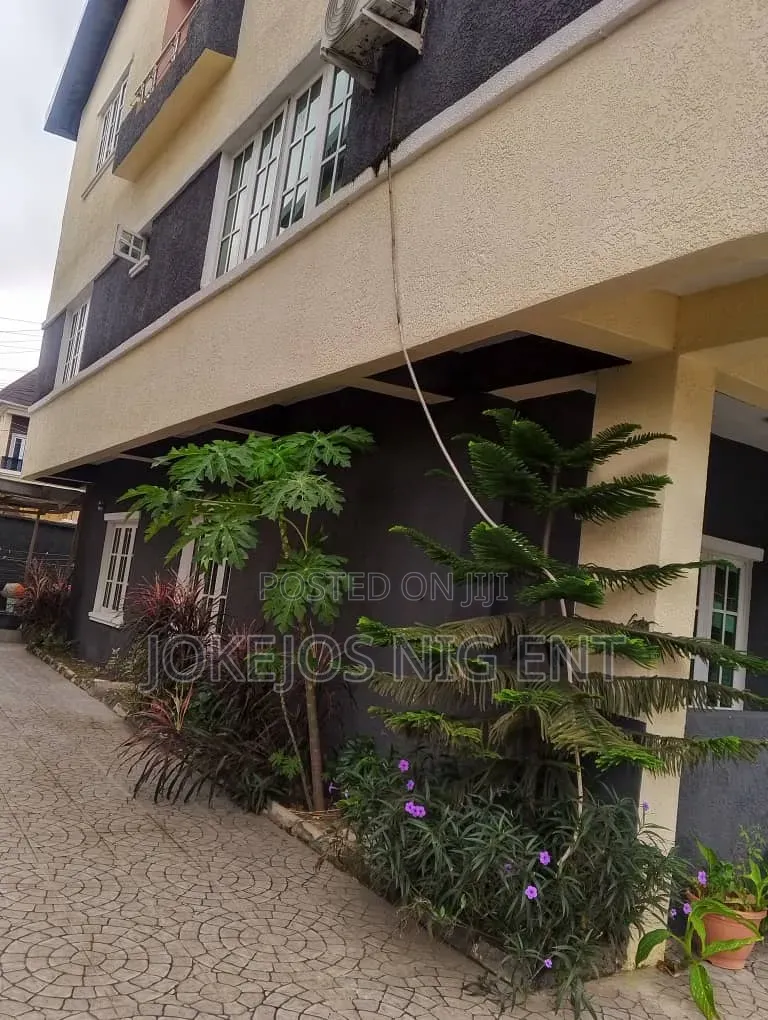 5bdrm Maisonette in Chevron Drive for sale
