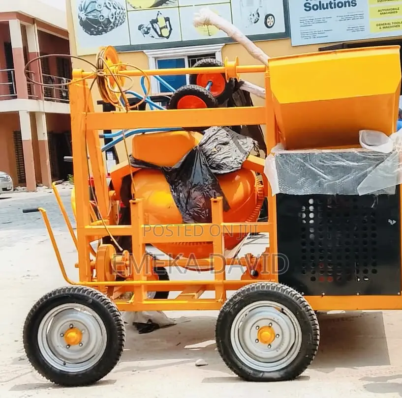 Hydraulic Self-Loading Concrete Mixer Powered by a Diesel Engine