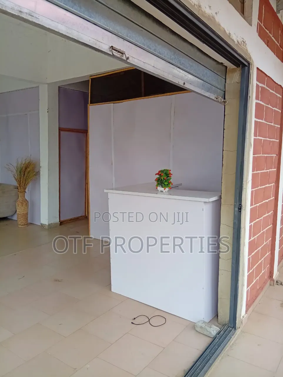 Well Suited Office or Shop in Fo1 Market