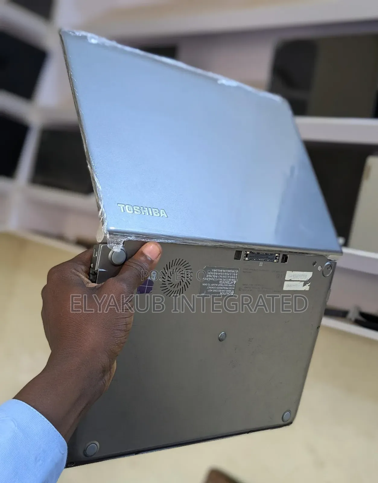 New Laptop Toshiba 4GB Intel Core i5 SSD 128GB