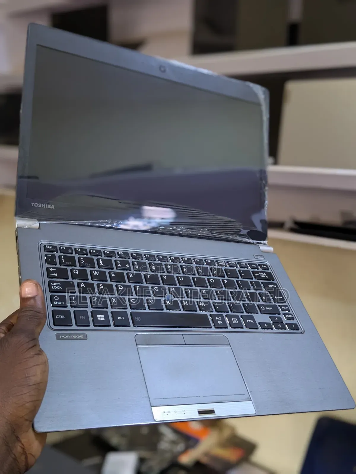 New Laptop Toshiba 4GB Intel Core i5 SSD 128GB