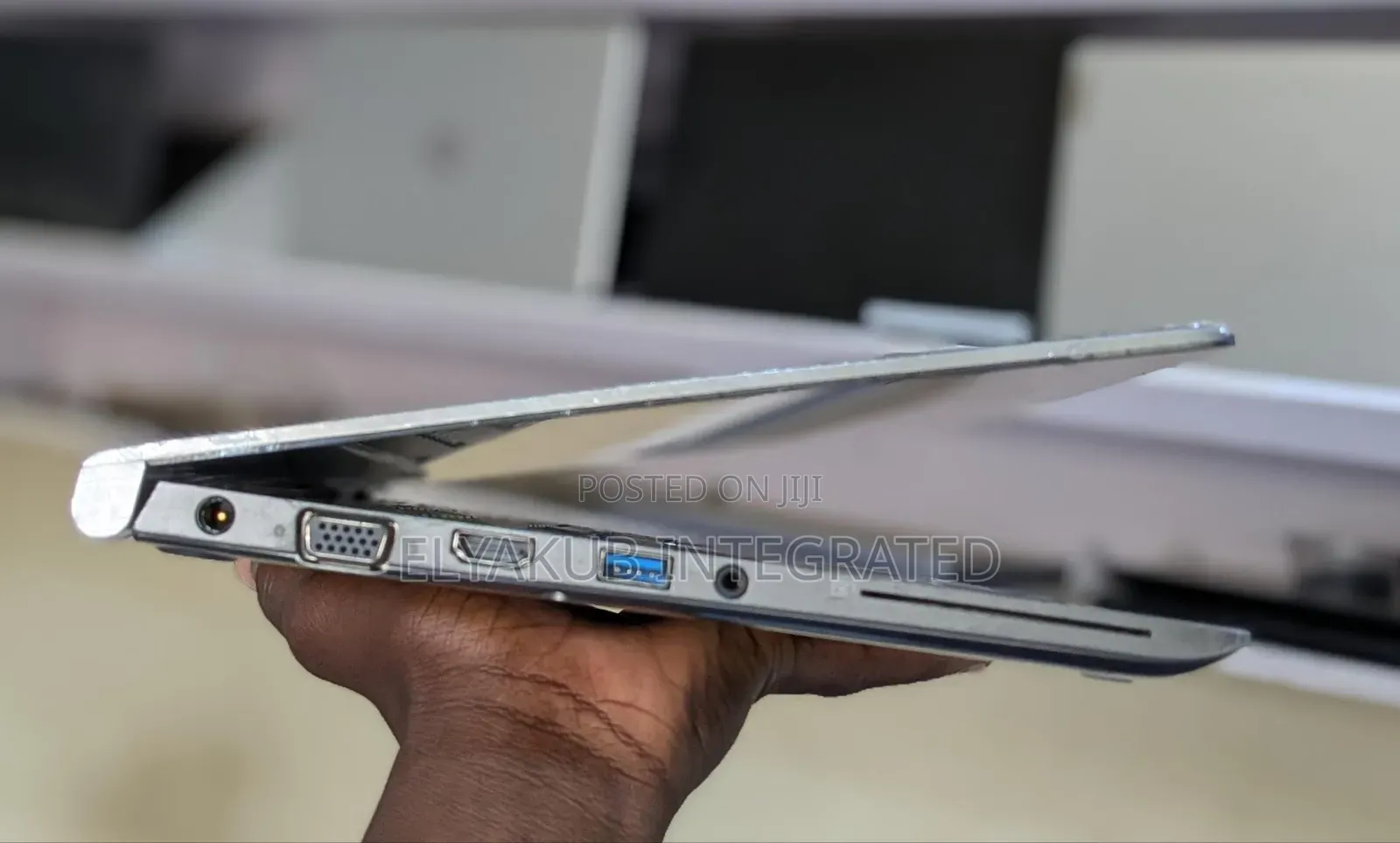 New Laptop Toshiba 4GB Intel Core i5 SSD 128GB