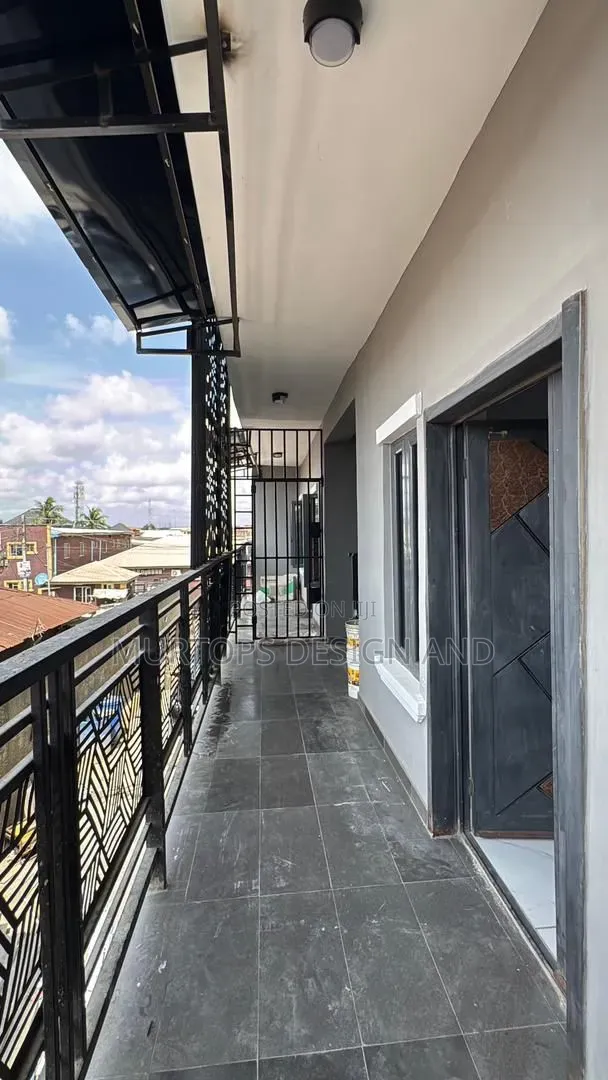 3bdrm Apartment in Fola Agoro for sale