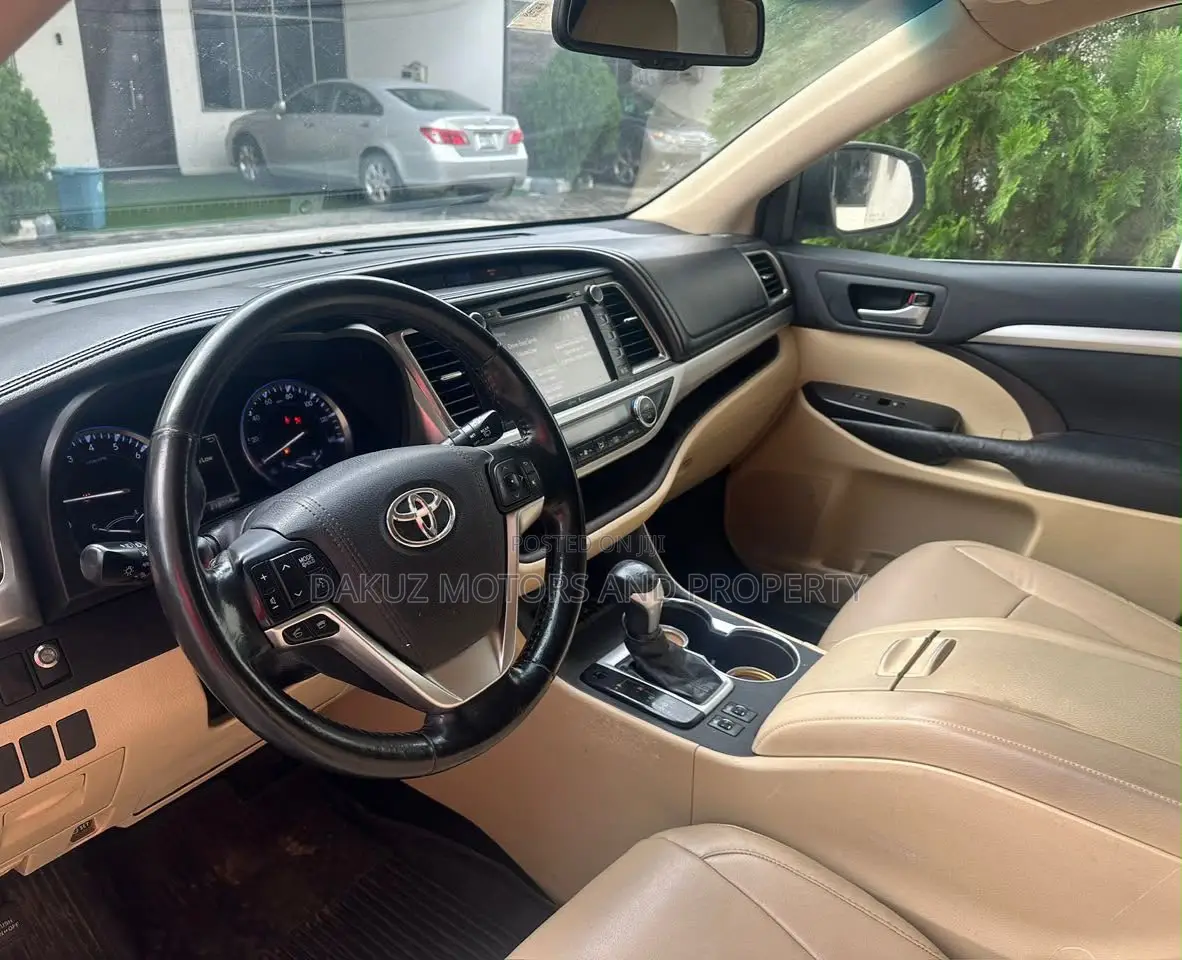 Toyota Highlander 2016 Gold
