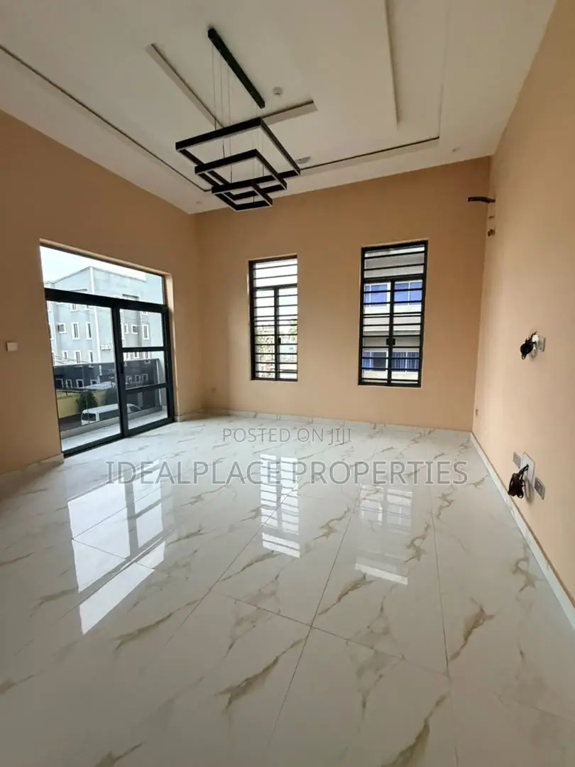 3bdrm Apartment in Opebi for sale