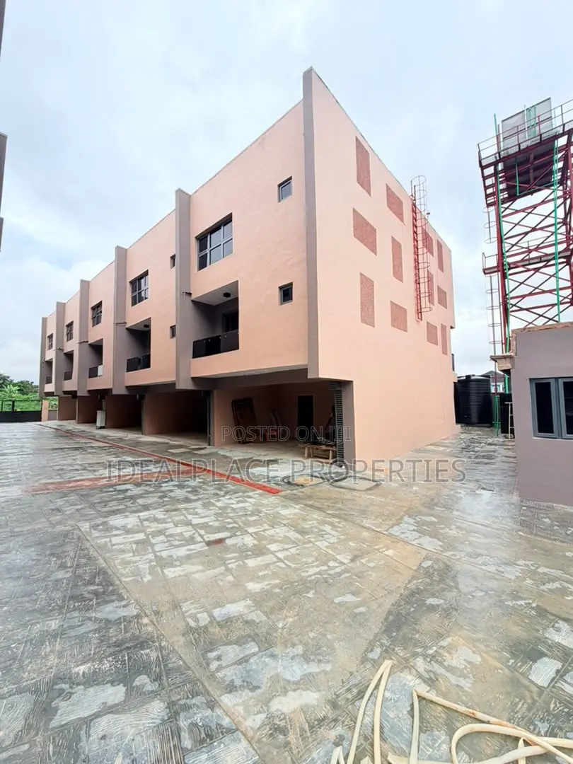 4bdrm Townhouse/Terrace in Alaka Estate for sale