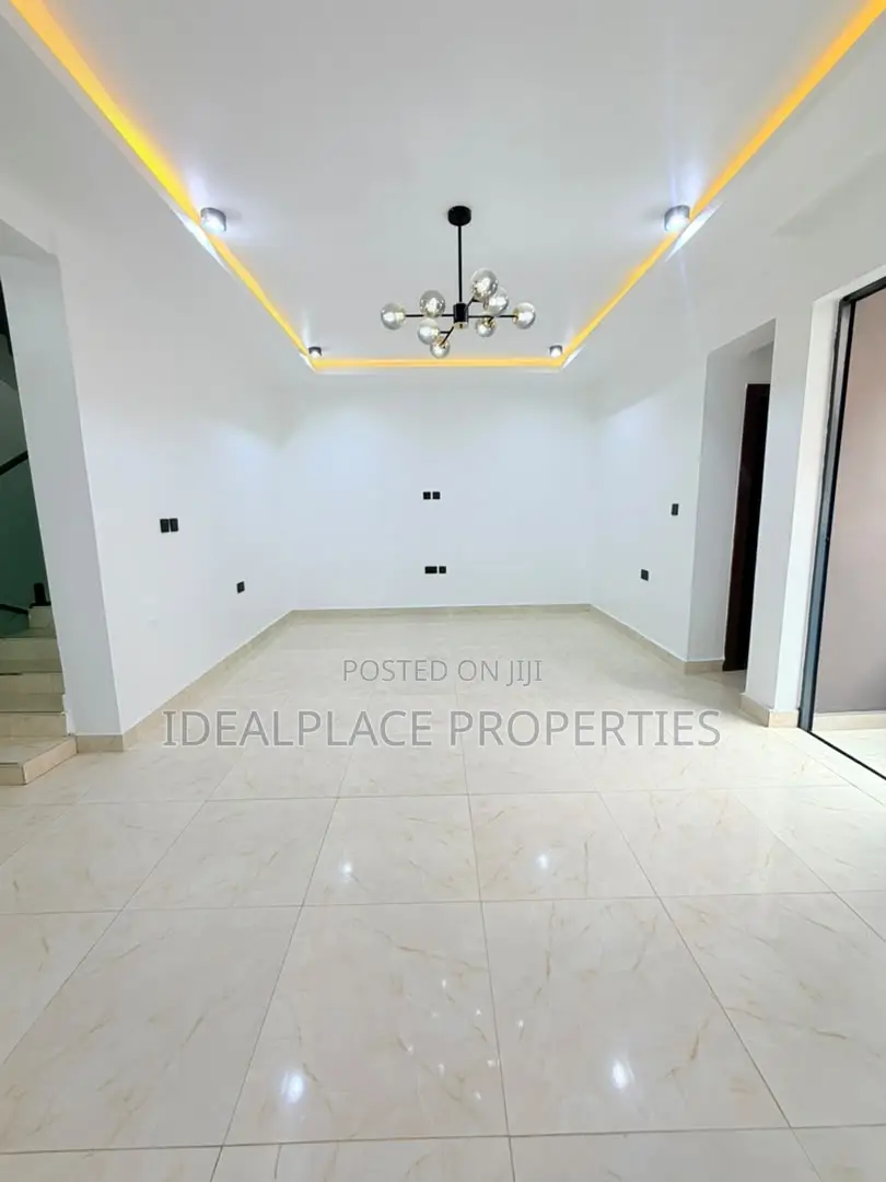 4bdrm Townhouse/Terrace in Alaka Estate for sale