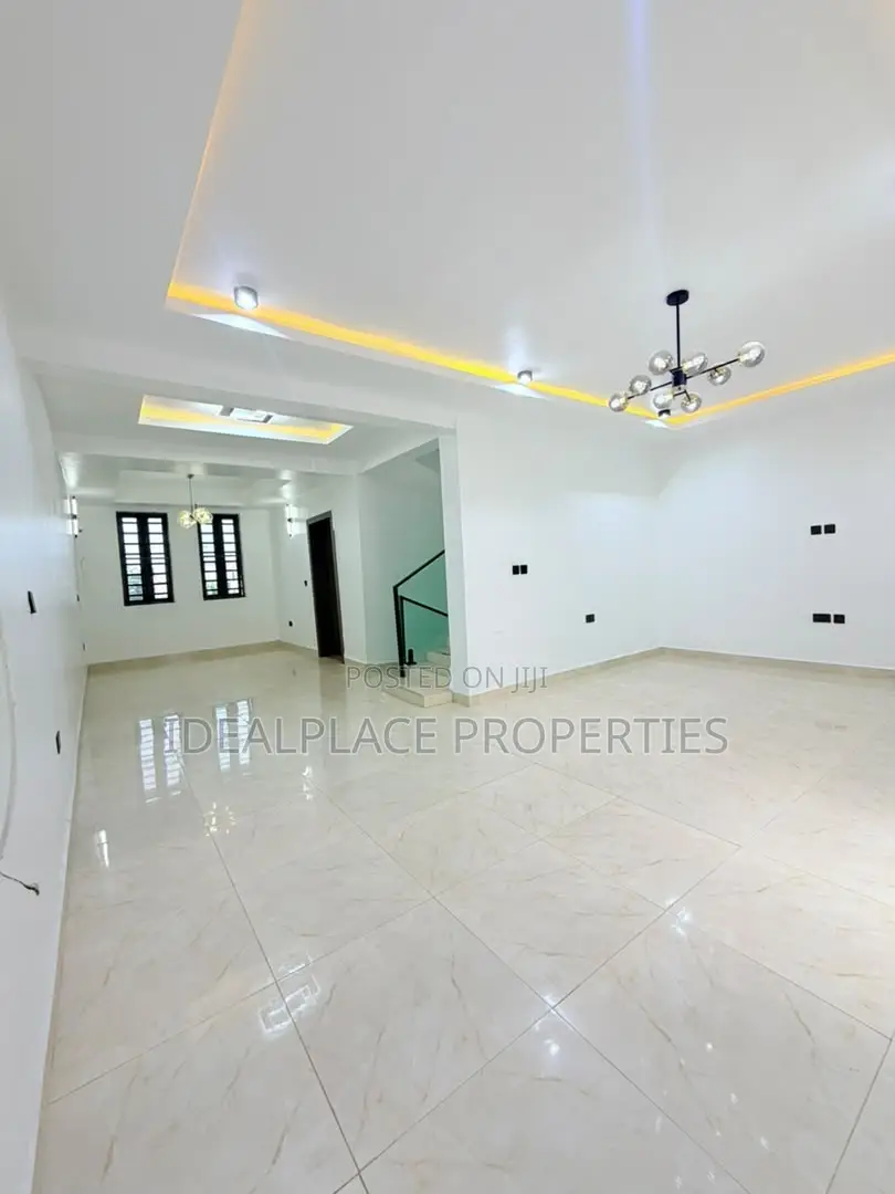 4bdrm Townhouse/Terrace in Alaka Estate for sale