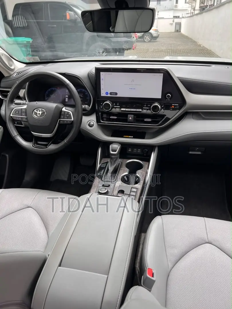 Toyota Highlander Limited AWD 2024 Silver