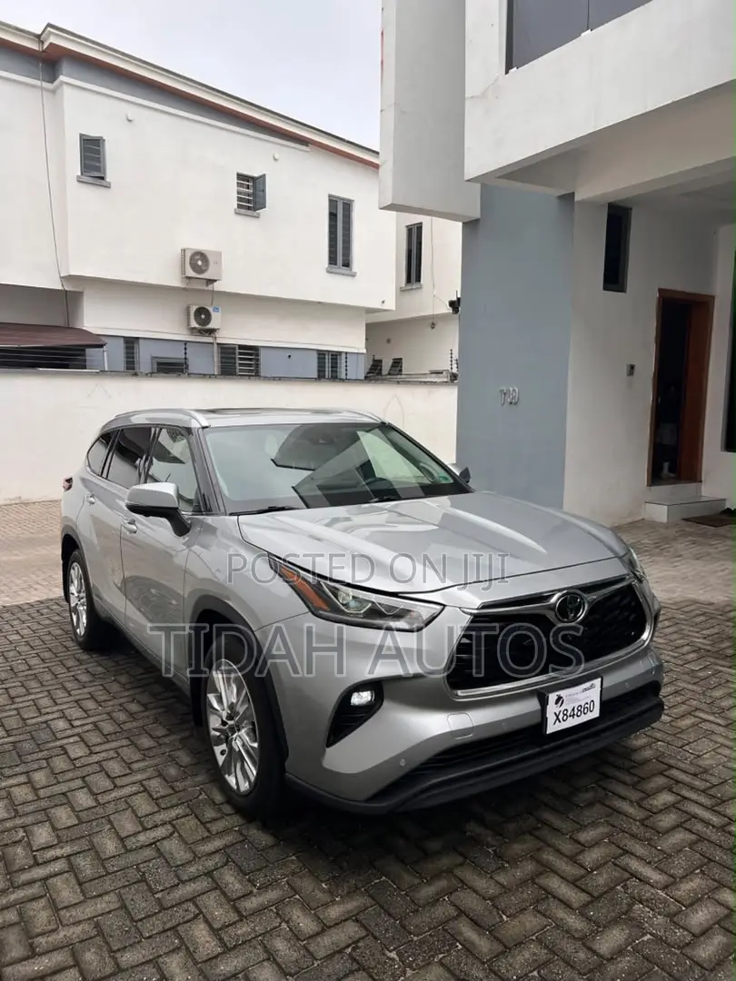 Toyota Highlander Limited AWD 2024 Silver