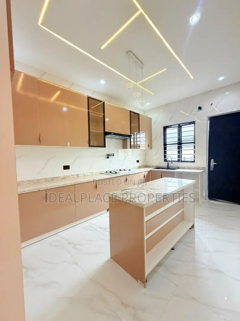 5bdrm Duplex in Amuwo-Odofin for sale