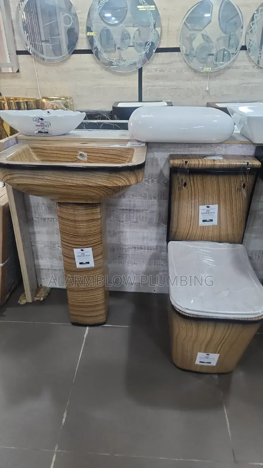 An Executive Brown Wood-Grain/Marble Design Ceramic Bathroom Set
