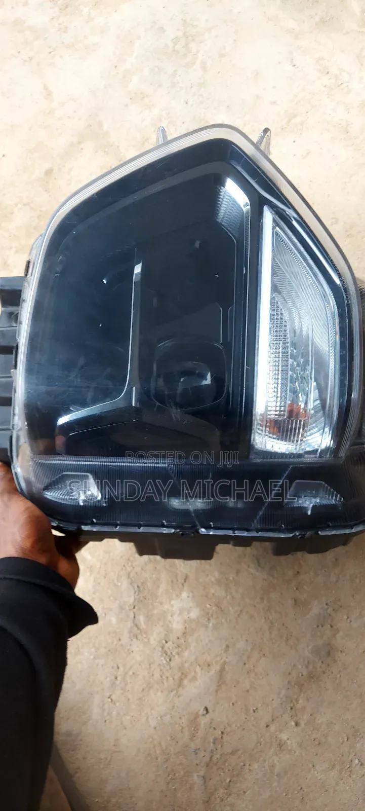 Hyundai Santa Fe Headlight Charger Type 2019
