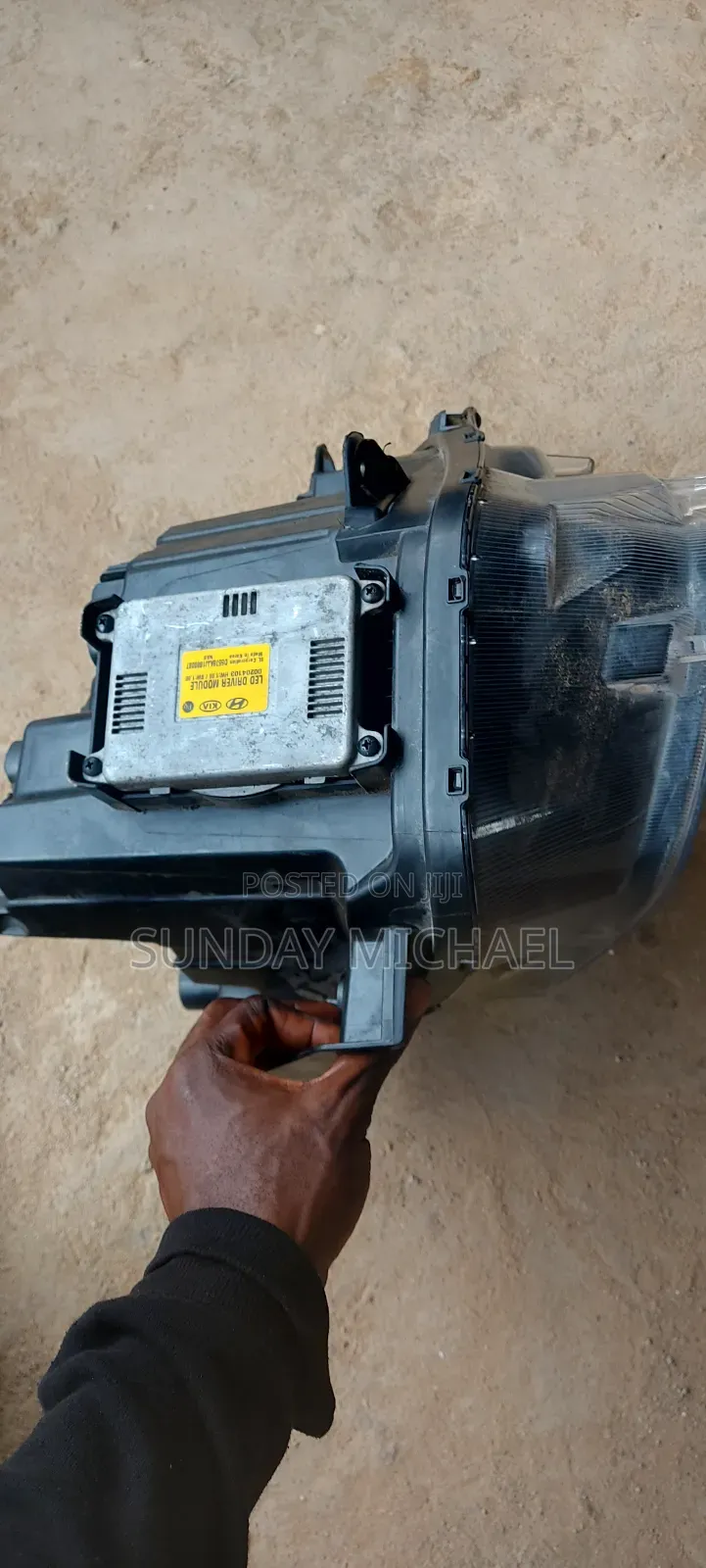 Hyundai Santa Fe Headlight Charger Type 2019