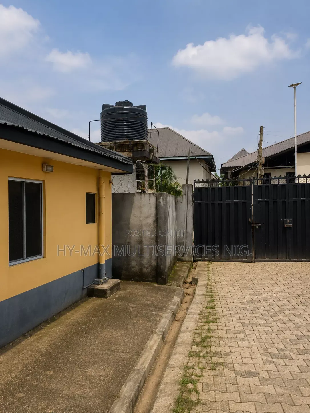 6bdrm Bungalow in Eliozu for sale