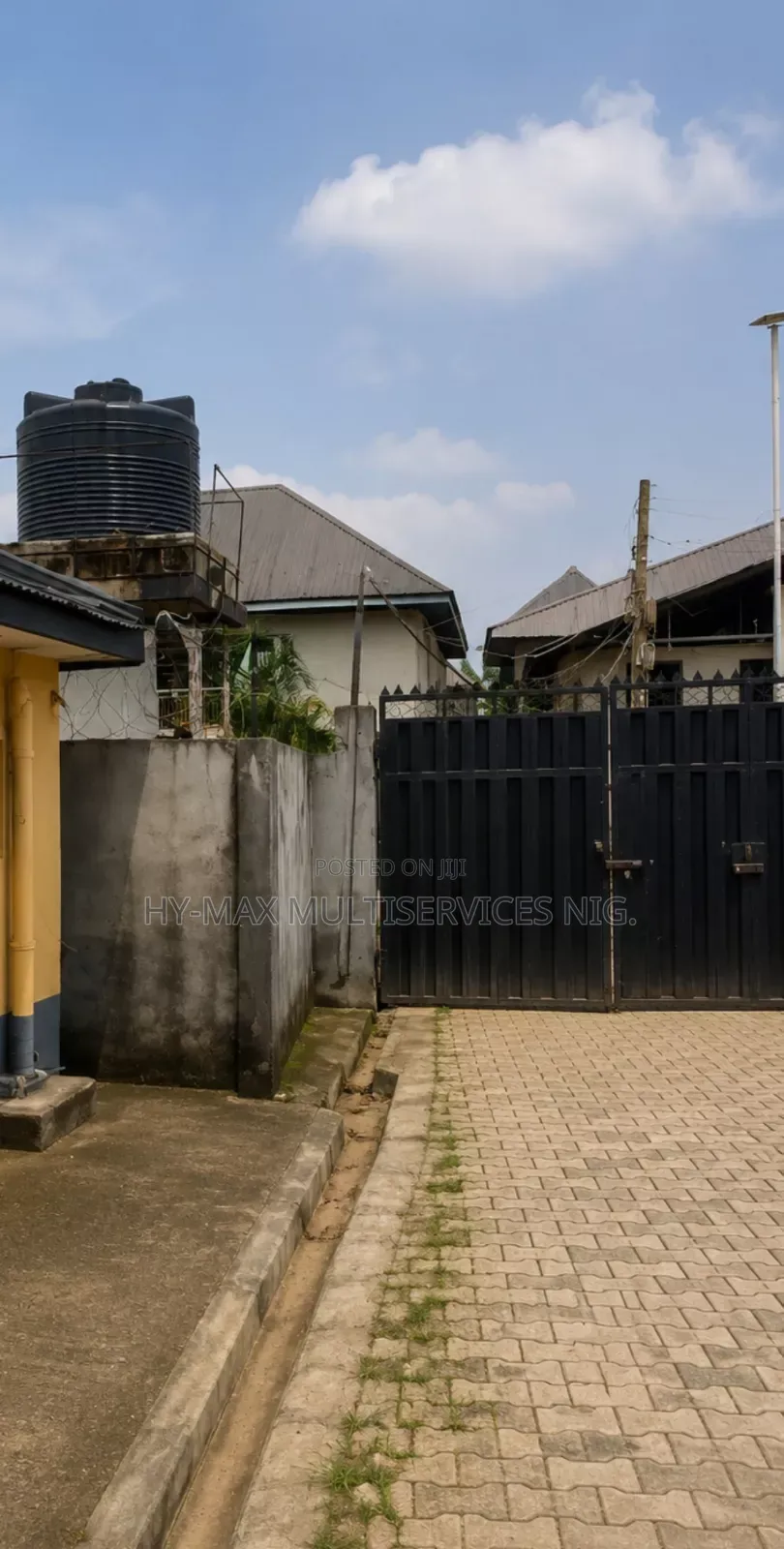 6bdrm Bungalow in Eliozu for sale