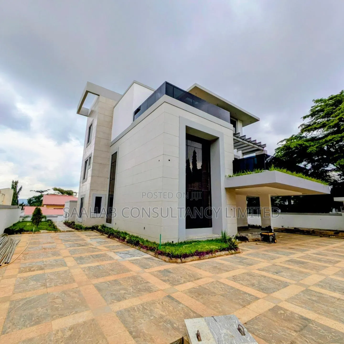 6bdrm Mansion in Main Maitama for sale