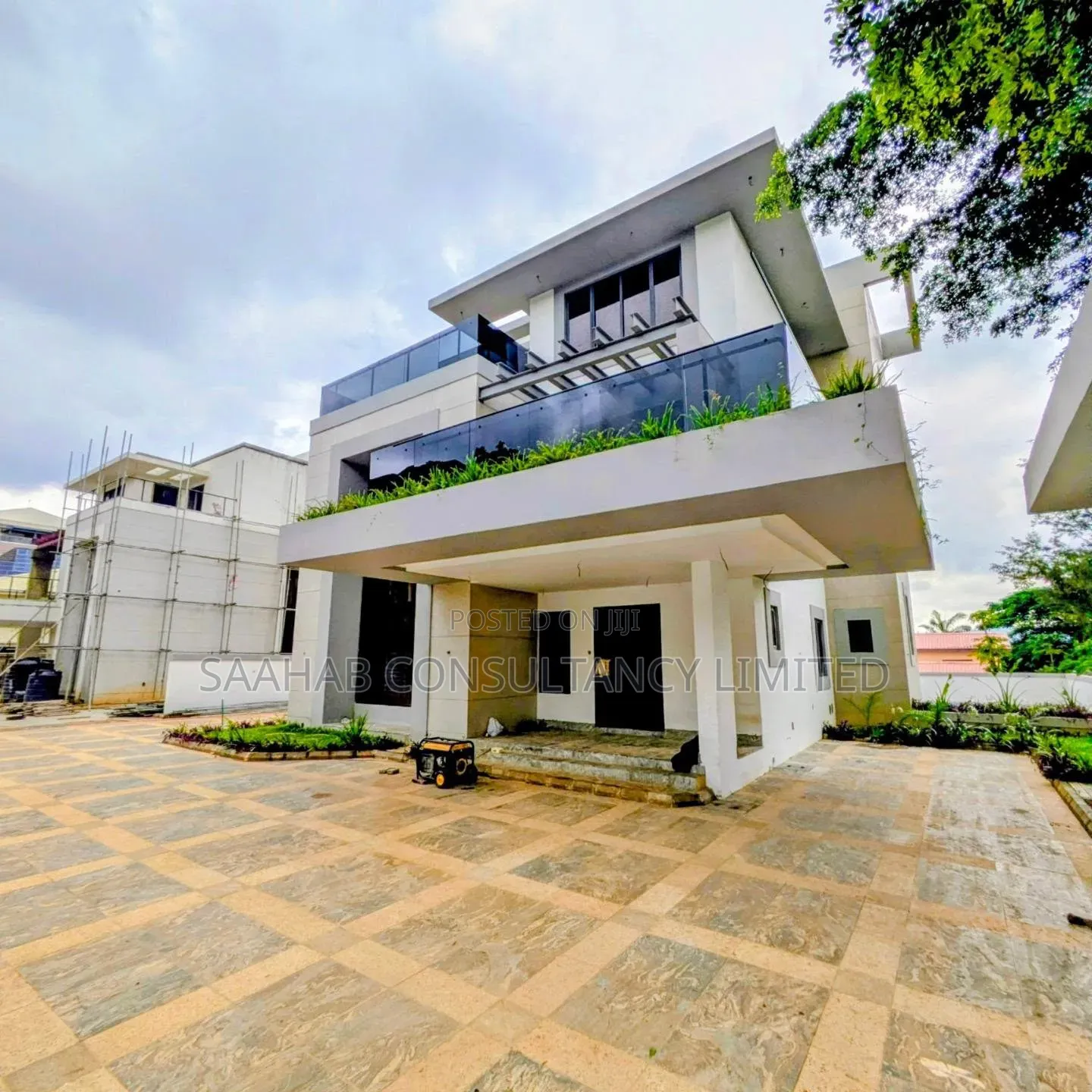 6bdrm Mansion in Main Maitama for sale
