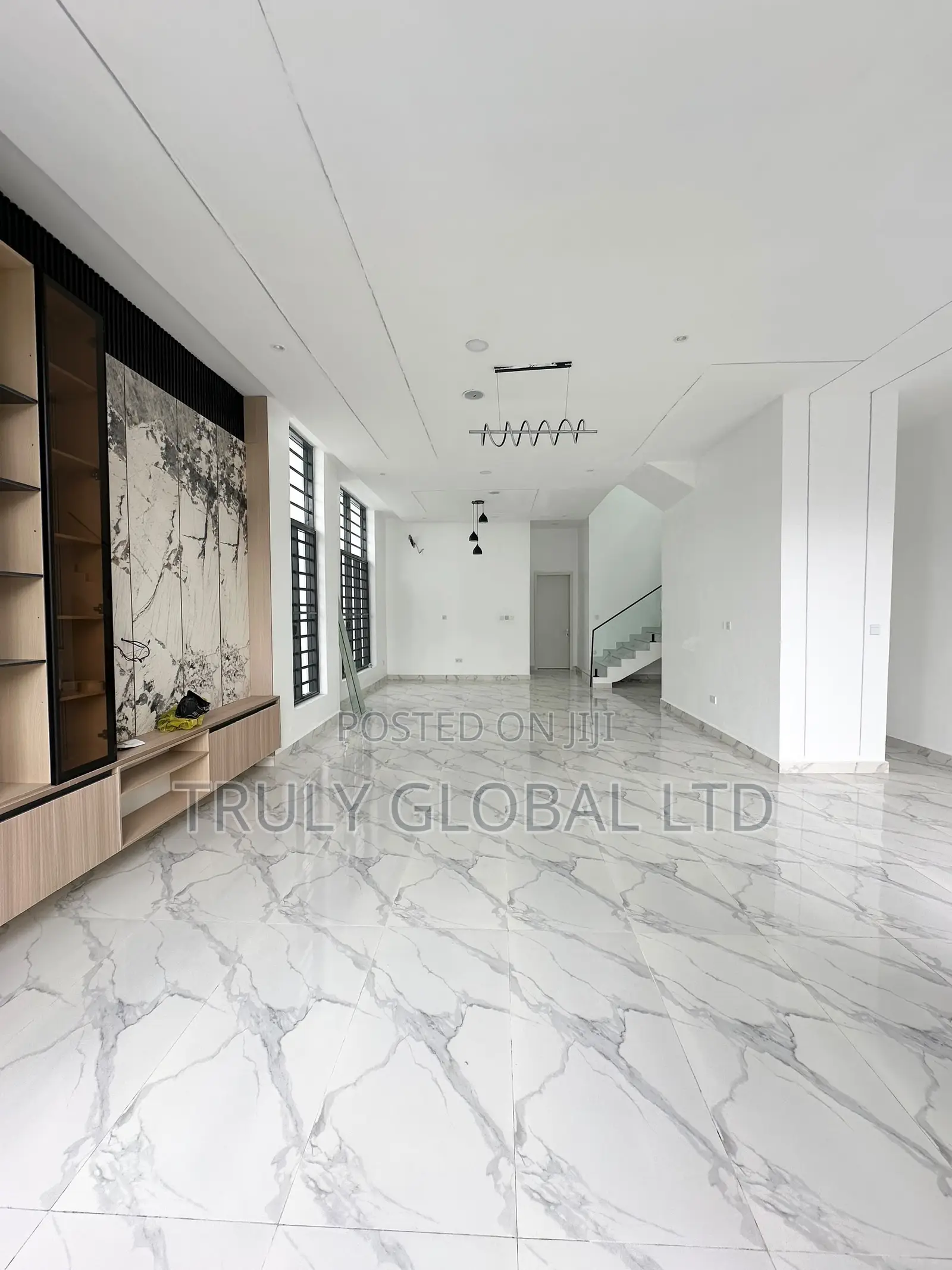 5bdrm Duplex in Ikota for sale