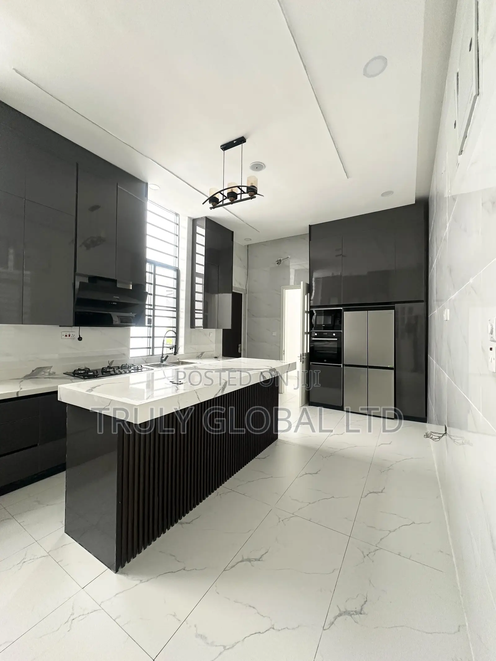 5bdrm Duplex in Ikota for sale