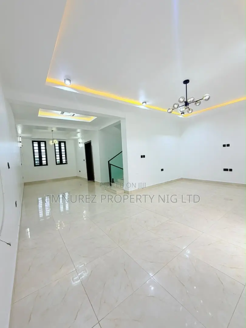 4bdrm Duplex in Surulere for sale