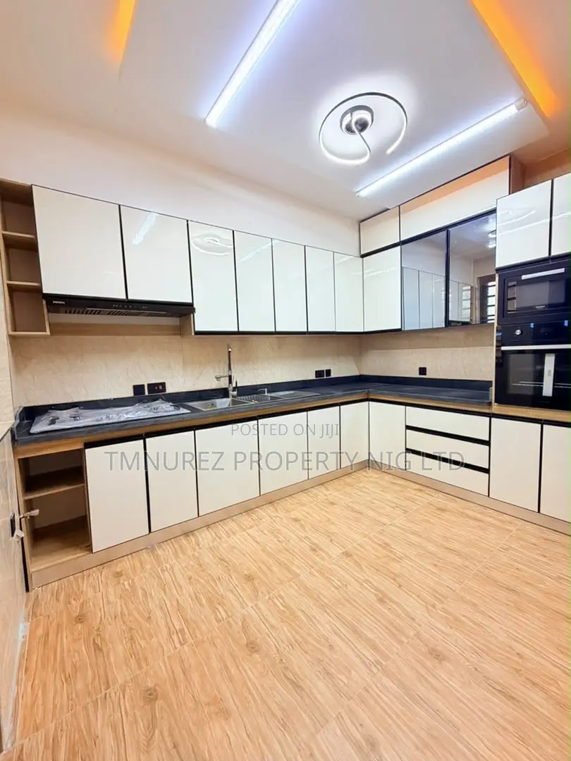 4bdrm Duplex in Surulere for sale